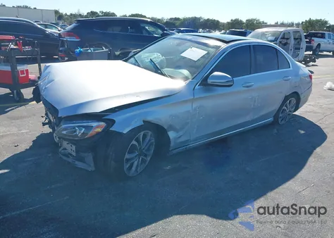 2016 Mercedes-Benz C 300 из США, поврежденный, VIN 55SWF4KB6GU098332